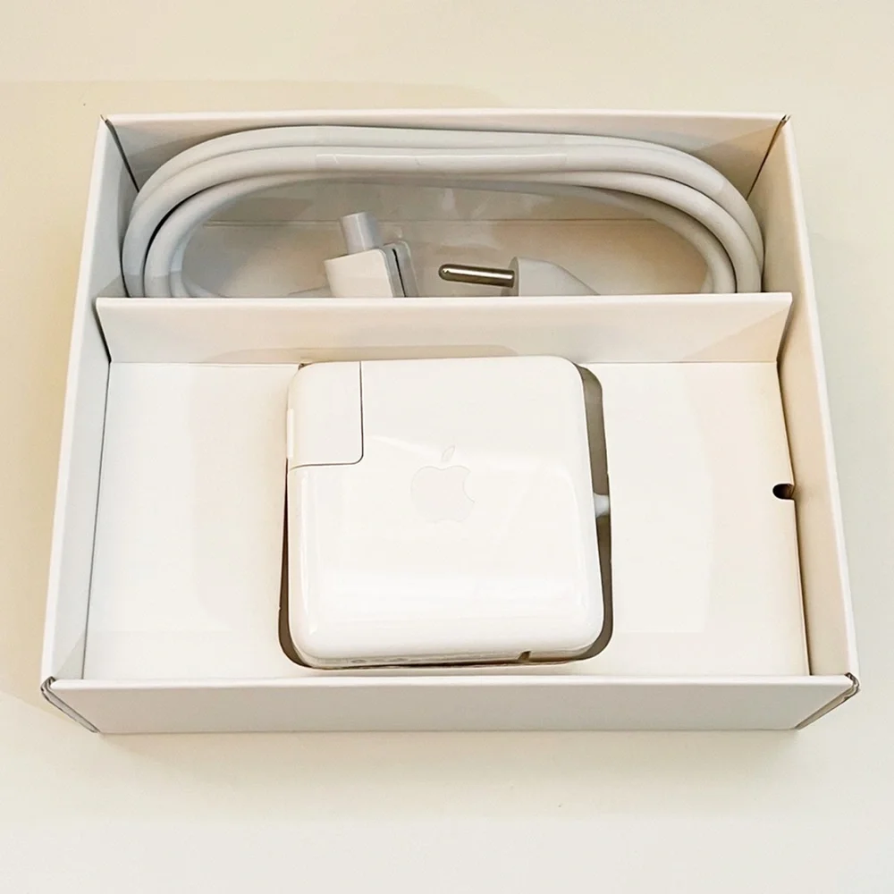 Apple 85W Magsafe Power Adapter